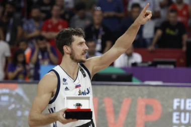 DRAGIĆ OTKRIO KAKO JE MOTIVISAO SAIGRAČE U FINALU EP: Dignite glave, vodimo dva razlike..