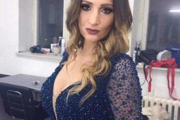 (ŠOK FOTO) MIRA ŠKORIĆ SRUŠILA INTERNET FOTKOM NA KOJOJ NE LIČI NA SEBE: Jedni pukli od smeha, drugi je se plaše - JEZIVO!