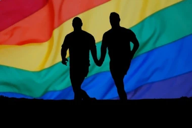 Odluka hrvatskog suda: Gej-parovi mogu da usvajaju decu
