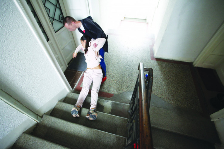 Telo je odneo u kupatilo.