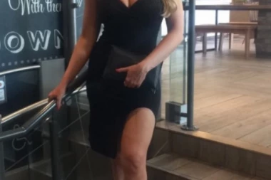 (VIDEO) NJENE VELIKE GRUDI GLEDAJU SVI: Atraktivna prezenterka Lidsa je hit u Engleskoj