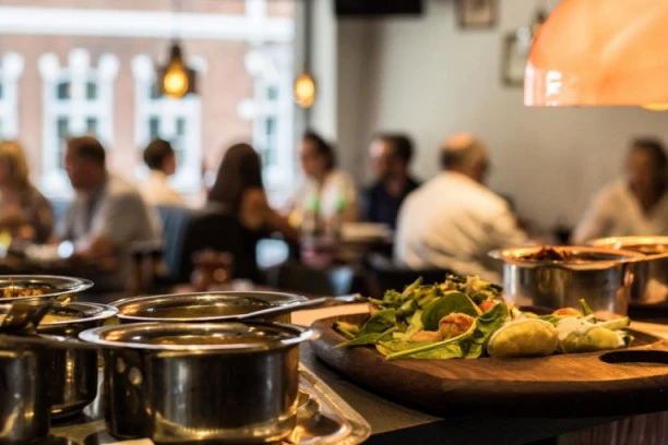 (FOTO) "Šah mat" za sve koji prvo traže šifru za "vaj-faj": Ovaj restoran zbog jedne vrlo neobične stvari daje popust!