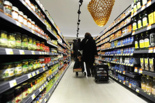 Kupovina samo nedeljom: Detaljan spisak svih prodavnica koje će raditi od 04-07 časova ujutro!