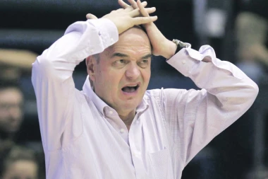 CRNO-BELIMA PRETI BANKROT: Vujošević dobio spor, Partizan mora da mu isplati 113.000 evra!