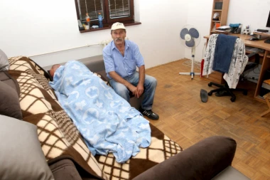 NAJTUŽNIJA PENZIONERSKA PRIČA U SRBIJI: Bori se protiv teške bolesti i izdržava decu sa 6.000 dinara!