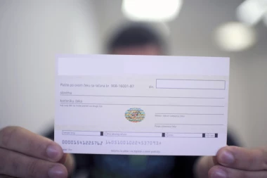 Trgovci zelenaši deru gore nego banke: Provizija za ček 400 dinara mesečno