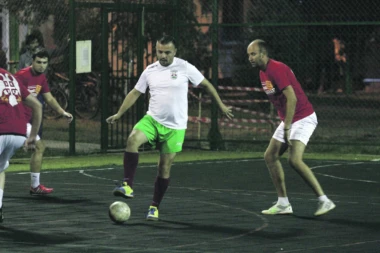 SRPSKI TELEGRAF ODMERIO SNAGE S MINISTROM: Nedimović dao dva  komada i odneo pobedu