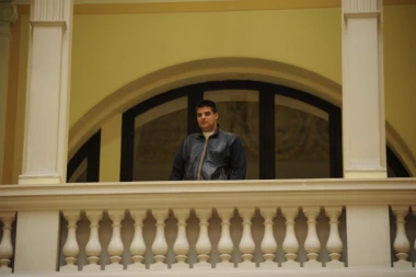 STIGAO NASLEDNIK U SKUPŠTINU: Malom Šešelju dodeljen mandat!