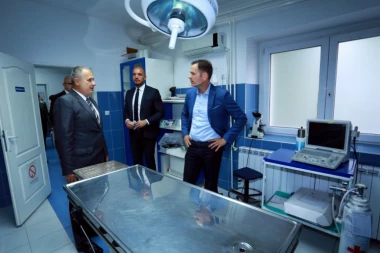 MALI U POSETI "VETERINI BEOGRAD": Prvo groblje za ljubimce na Bežanijskoj kosi!