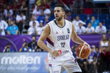 EFES NASTAVLJA DA MELJE: Micić odličan u pobedi svog tima!