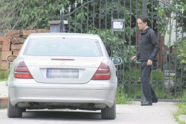 Konačno rešeno ubistvo pevačice: Jelenina sveža krv nađena u mercedesu!