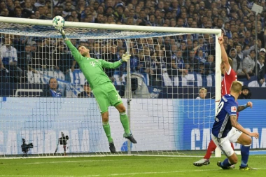 (VIDEO) ČOVEČE NE HVATAŠ KOMARCE: Braniš za Bajern