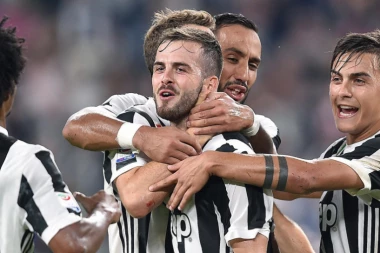 (VIDEO) GRADSKI DERBI PRIPAO "STAROJ DAMI": Pjanić i Dibala razbili Mihin Torino!