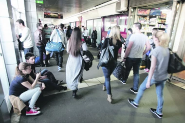 UŽAS NA BEOGRADSKOJ AUTOBUSKOJ STANICI: Vozaču motor odsekao prste