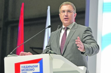 BRIGA O LJUDIMA PRIORITET VLADE: Stefanović razgovarao sa penzionerima na Zvezdari