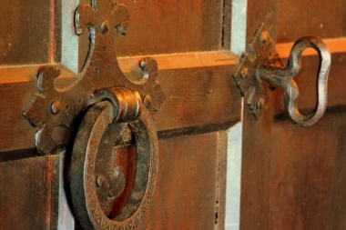 PRETUŽNO: Baka nudi besplatan smeštaj studentkinji u Beogradu, ALI...