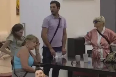 Smilja brutalno uvredila Divnu i Marka: Vodi grbavu pa se jeb*te!