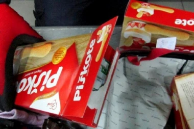 HORGOŠ: Zaplenjene kutije piškota pune lekova!