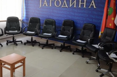 10.000 EVRA ZA PALMINE FOTELJE!