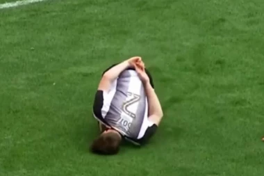 (VIDEO) Šta ovo treba da znači: NAJČUDNIJA PROSLAVA GOLA IKAD