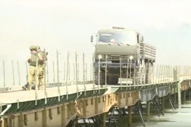(VIDEO) Rusi podigli most na Eufratu, evo zbog čega