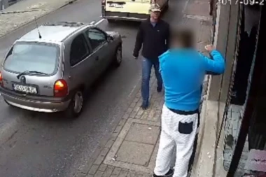 (VIDEO) VANDAL RAZBIO IZLOG, USLEDILA JE BRUTALNA SCENA!