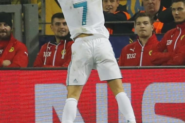 (VIDEO) ODUŠEVILA SVE: Evo kako je devojčica proslavila Ronaldov gol!