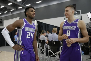 (VIDEO) SRBI HIT U NBA: Bogdanović uči Amerikanke naš jezik, Jokić imitira Lejdi Gagu, Teo cepa mrežicu...