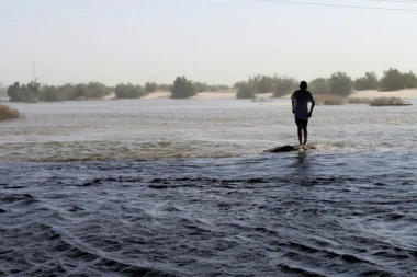 BIZARANO: Sve lopte završile u reci, bodovi gostima