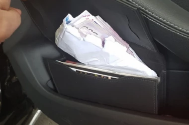 (FOTO) ODAKLE MU OVOLIKO? Turčin uhvaćen na našoj granici sa 82.000 EVRA!