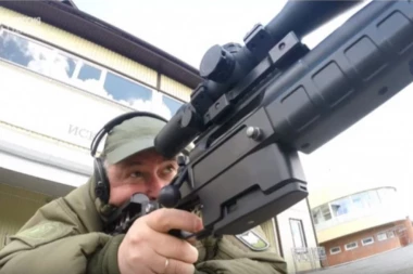 (VIDEO) OPASNA IGRAČKA: Ovo je novi snajper ruske garde