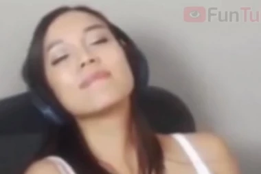 (VIDEO) GEJMERKA MASTURBIRALA TOKOM IGRICE, a zaboravila da isključi kameru!