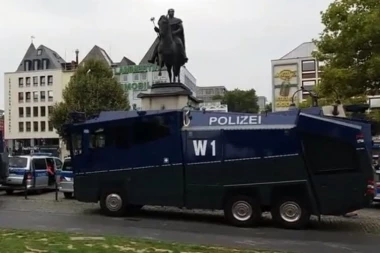 Zatvorene škole u Kelnu zbog navijača Zvezde