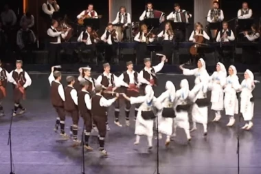 Naši folkloraši briljirali u Pragu!