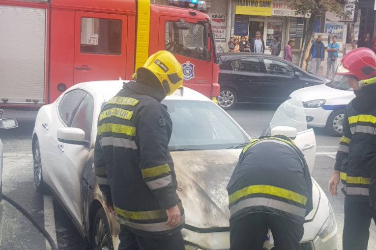Zapaljeni "maserati" koji je vozila Soraja Vučelić