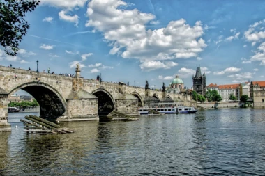 PROMOCIJA: Beograd na Karlovom mostu u Pragu