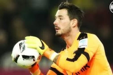 (VIDEO) 100 ljudi, 100 ćudi: GOLMAN DORTMUNDA IMA ZANIMLJIV RITUAL PRED SVAKI MEČ