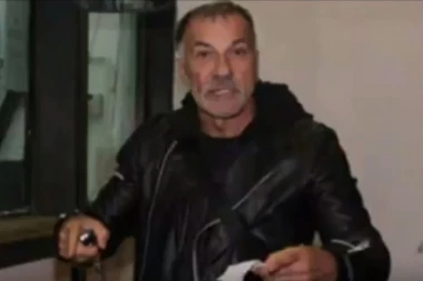 ŠKALJARAC ZAPALIO PORŠE GLUMEĆI ŽRTVU