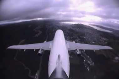 UZBUNA OD 1.200 NA SAT: Naređeno hitno sletanje aviona u Francusku!