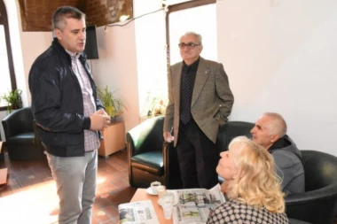 Predsednik opštine Zemun posetio klub za starije "Dragiša Ćirić"