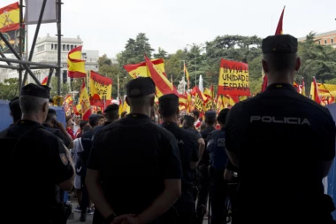 ŠPANCI UKINULI AUTONOMIJU KATALONIJE!