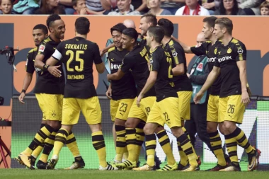 (VIDEO) "MILIONERI" GAZE: Augsburg pao pred moćnom Borusijom