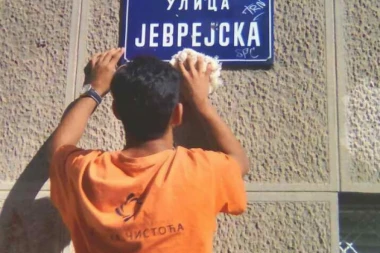 BRUKA I SRAMOTA U BEOGRADU: Kukasti krst na tabli Jevrejske ulice