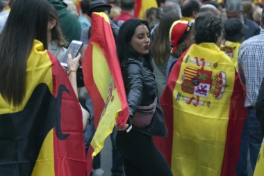 GDE JE MOZAK, AMERI: Španija probleme REŠAVA "PO SRPSKI" - OKUPACIJOM!