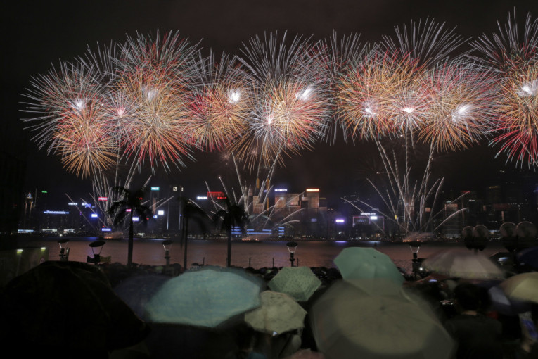 Vatromet je priređen u Viktorijinom zalivu u Hong Kongu