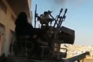 (VIDEO) TERORISTI GAĐALI RUSKI SUHOJ!