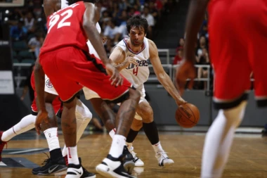 (VIDEO) JAČI OD SVEGA: Teo povredio prst pa odigrao najbolji meč u dresu Klipersa