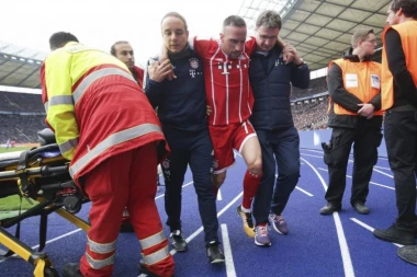 Riberi doživeo tešku povredu, MOŽDA SE VIŠE NI NE VRATI NA TEREN?