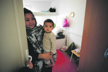 KAMP U KRNJAČI: Avganistanac dobio ime Ilija!