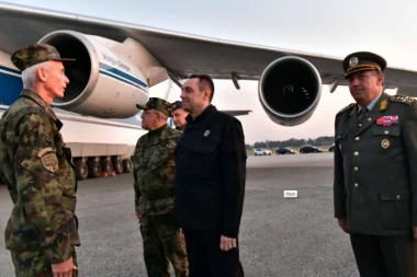 VULIN I DIKOVIĆ DOČEKALI MIGOVE: Armija snažnija i savremenija